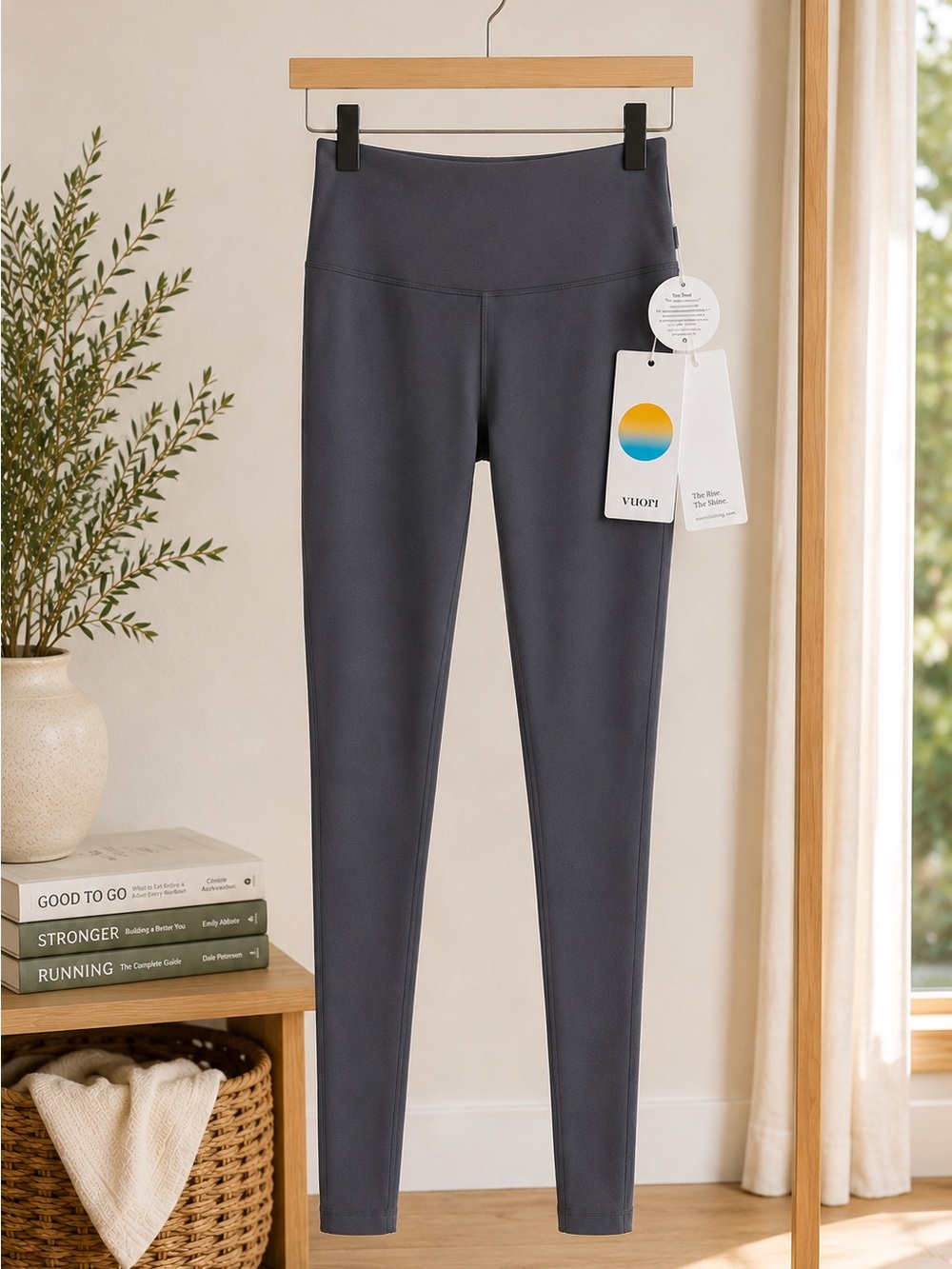 Vuori Premium Activewear Leggings - Warm Black - NWT - Size US Medium